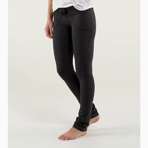 Lulu black yoga leggings w/ pockets & drawstring